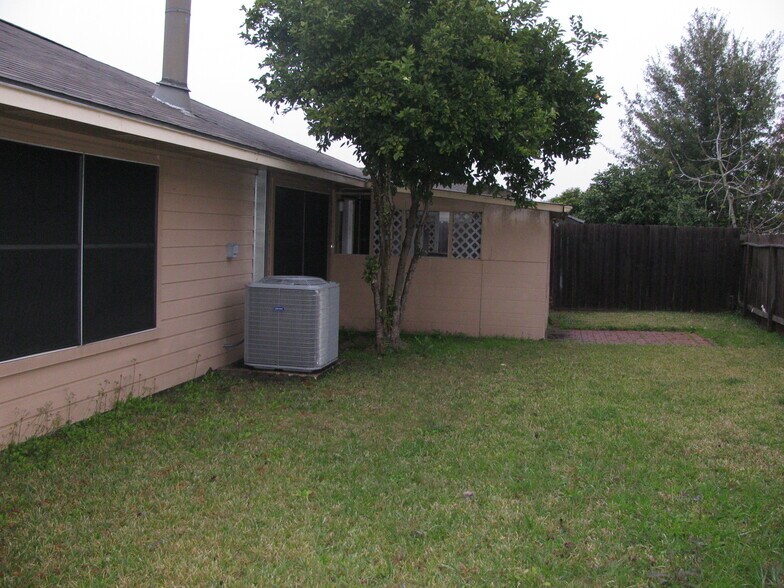 Building Photo - 10839 Bradford Way Dr
