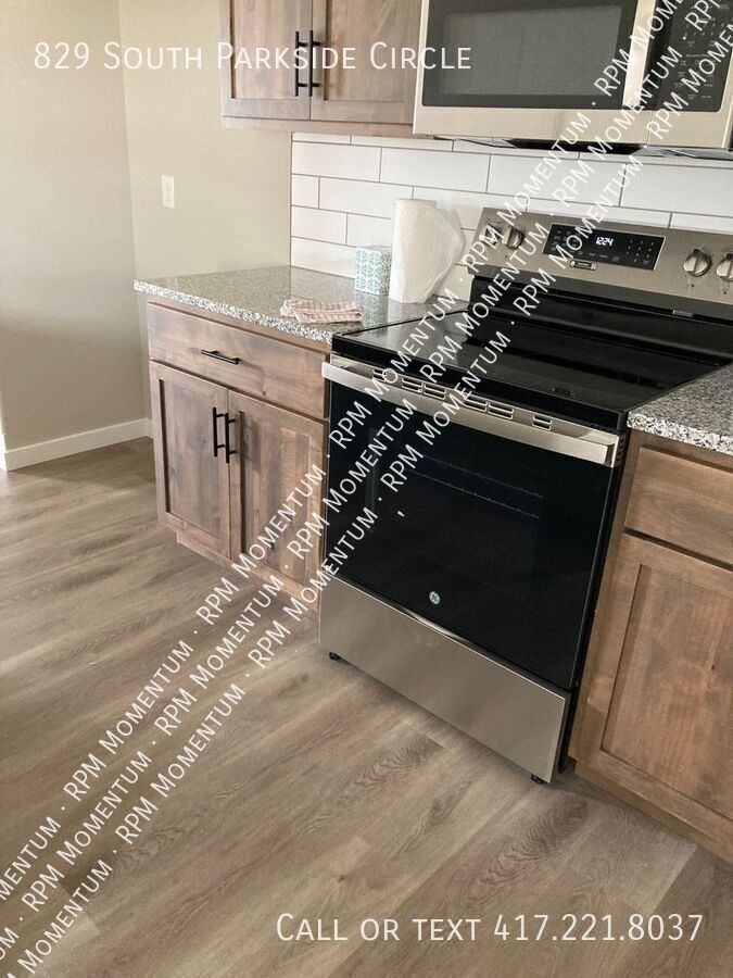 Building Photo - 829 S Parkside Cir