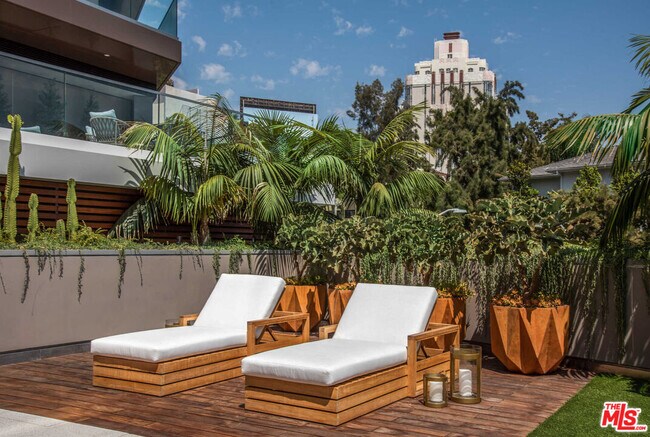 Building Photo - 8420 Sunset Blvd