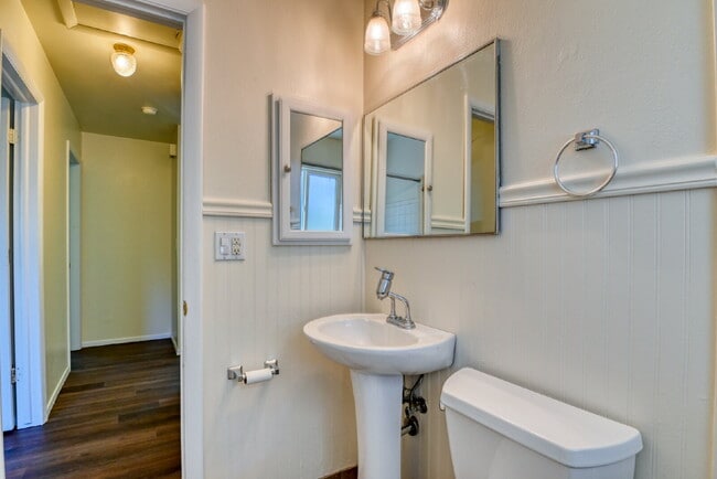 Building Photo - Fantastic Home In Village Seven For Rent