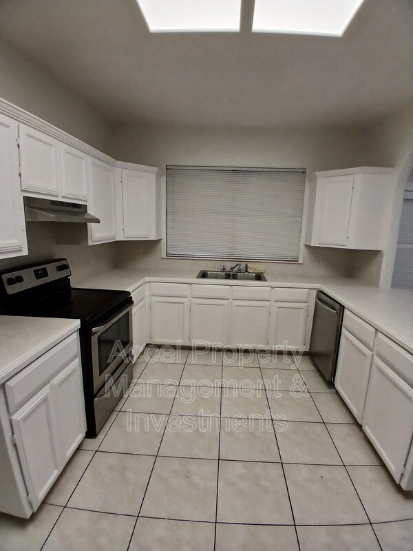 Building Photo - 130 San Jacinto St