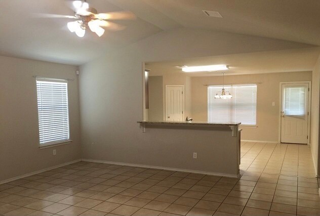 Building Photo - 806 Magnolia Bend