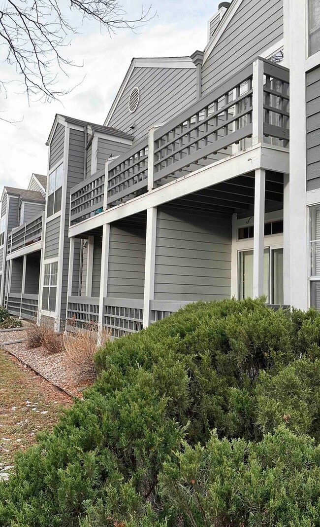 Building Photo - Lovely 2-Bedroom Condo with Modern Comfort...