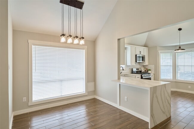 Building Photo - 12307 White River Dr