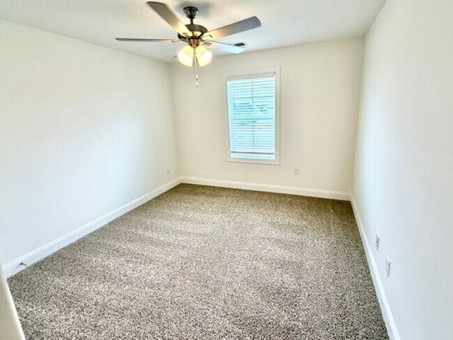 Building Photo - Now Leasing a 5-bedroom 3 bath home in Olive Branch @ Southbranch.
