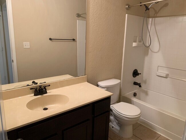 Building Photo - 2 Story Duplex / Interior Washer & Dryer C...