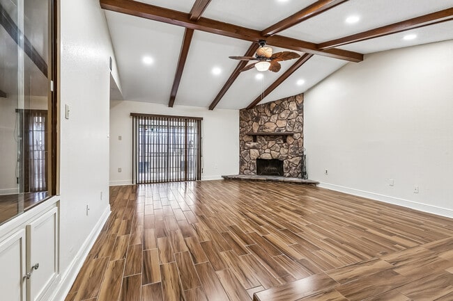 Building Photo - 1501 Somerset Pl