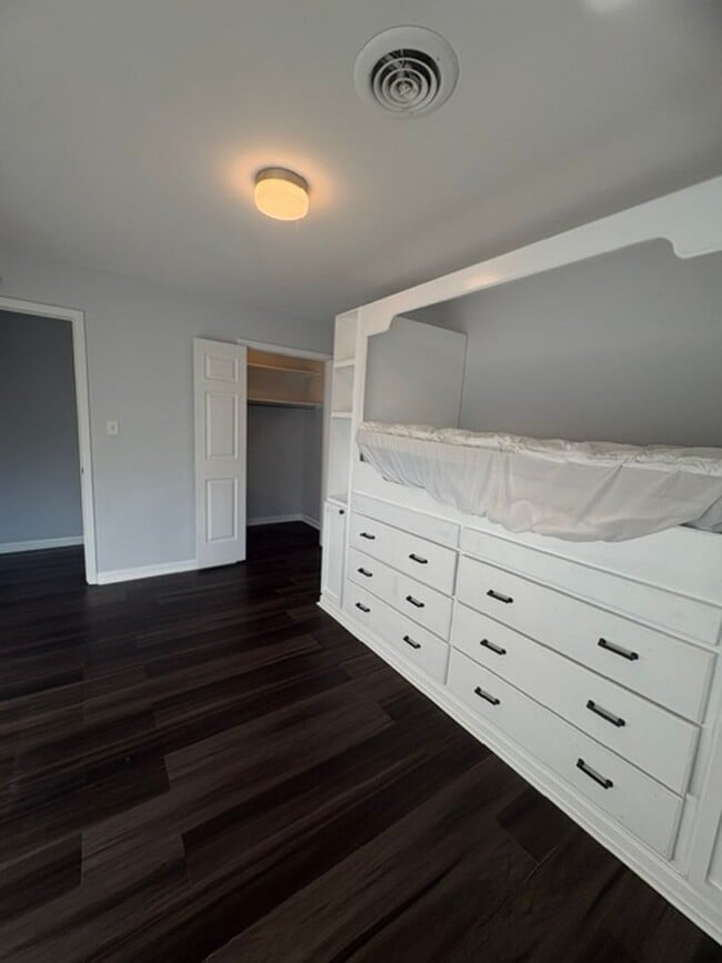 Building Photo - Renovated 4 Bedroom 2 Bath Home for Rent!!