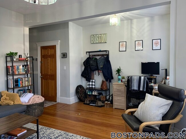 Building Photo - 4 Litchfield St