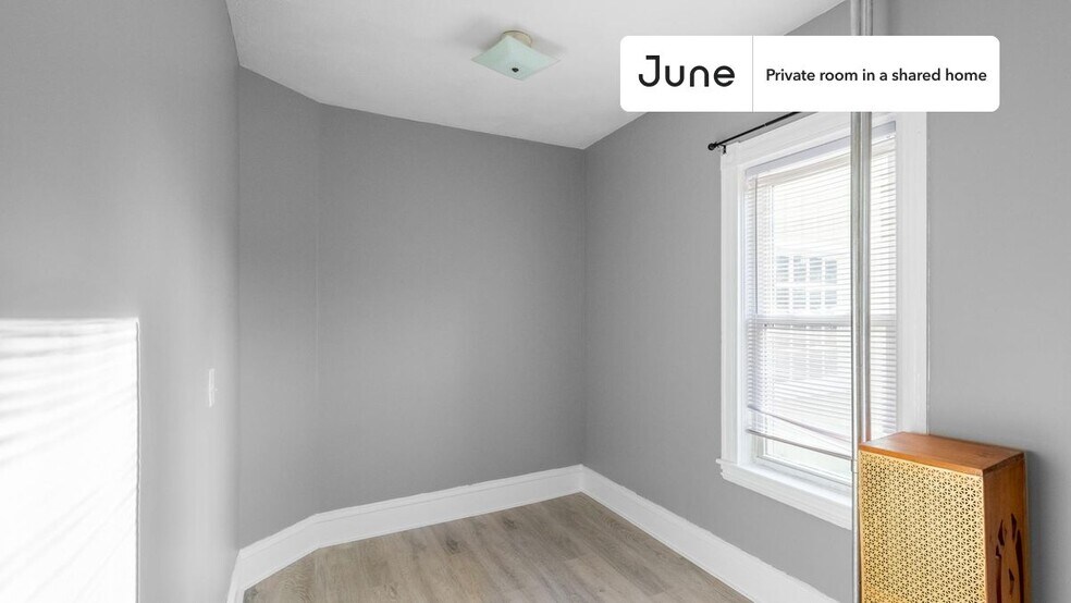 Building Photo - Room in Shared 5 bed/1 bath home