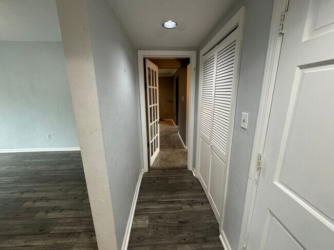 Building Photo - Spacious Private Oasis - 3 Bedroom 2 Bathr...