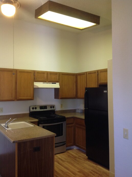 Building Photo - Charming Studio Home in City Center Aurora!