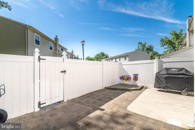 Building Photo - 251 Fir Tree Ct