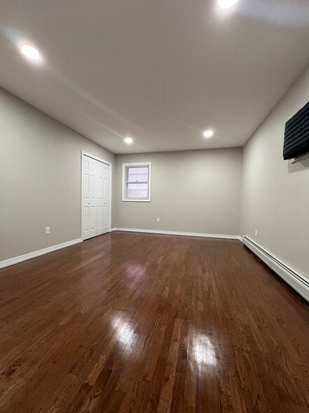 Bedroom 1 - 184 Albert St