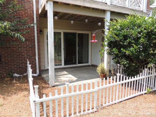 Building Photo - 9252 Kings Canyon Dr