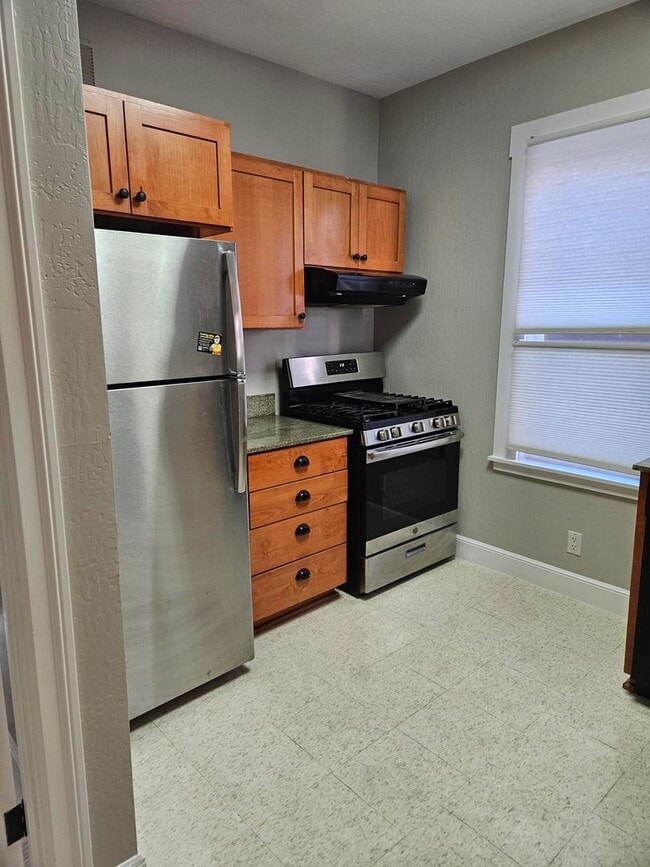 Building Photo - 321a 4th Ln