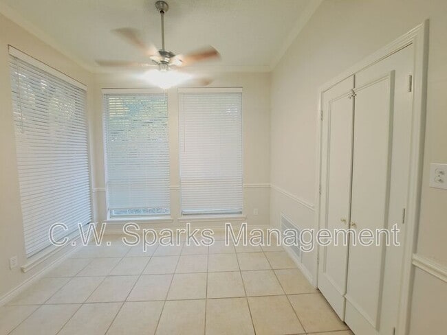 Building Photo - 902 Sunpoint Cir