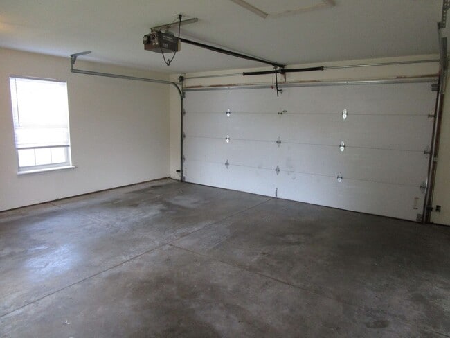 Building Photo - 1704-1706-1706 Louise Cir