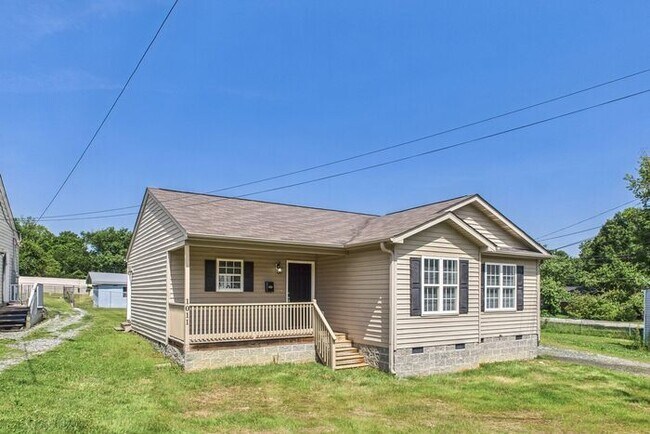 Building Photo - Beautifully Updated 3-Bedroom Home in Gree...