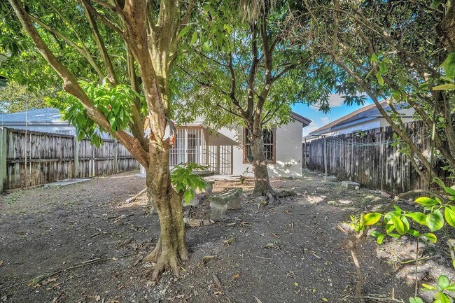 Building Photo - 719 SW 10th St