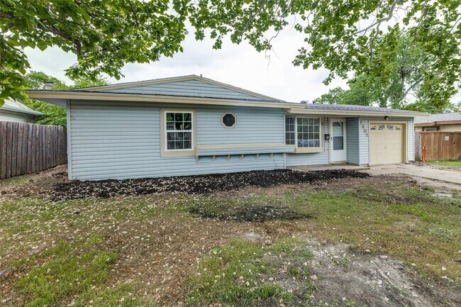 Building Photo - 2908 Scottsbluff Dr