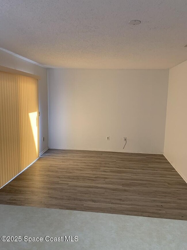 Building Photo - 1485 Malibu Cir NE