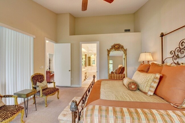 Building Photo - 2464 NW 59th St