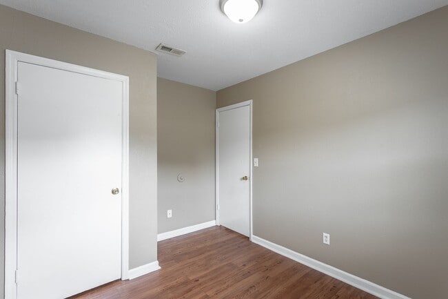 Building Photo - Charming home now available for rent in Ch...