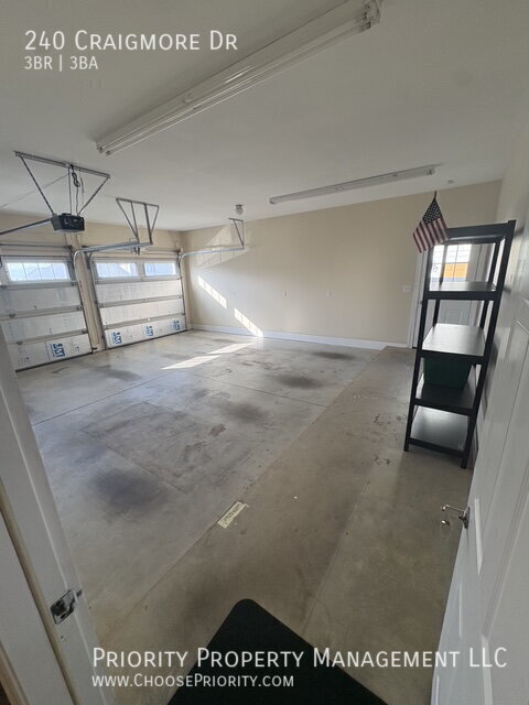 Building Photo - 240 Craigmore Dr