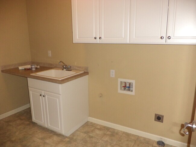 Building Photo - Ranch Home w/ Oversized Double Garage & Landscaping Included!