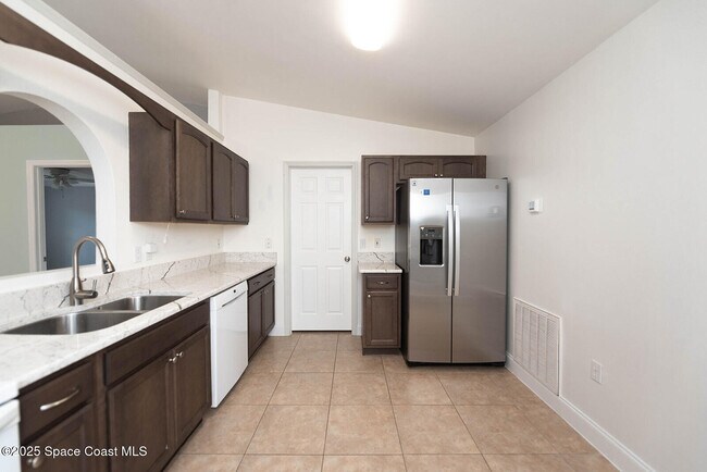 Building Photo - 5081 Spinet Dr