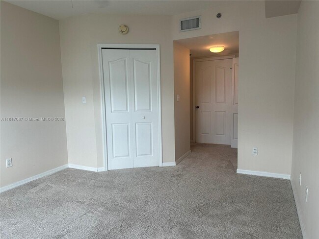 Building Photo - 2665 SW 37th Ave