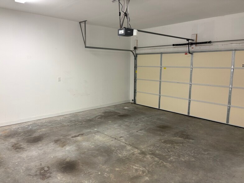 Building Photo - 185 Ridge Pointe Dr