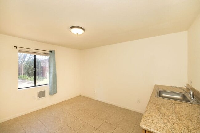Building Photo - 1272 S Mayfair Ave