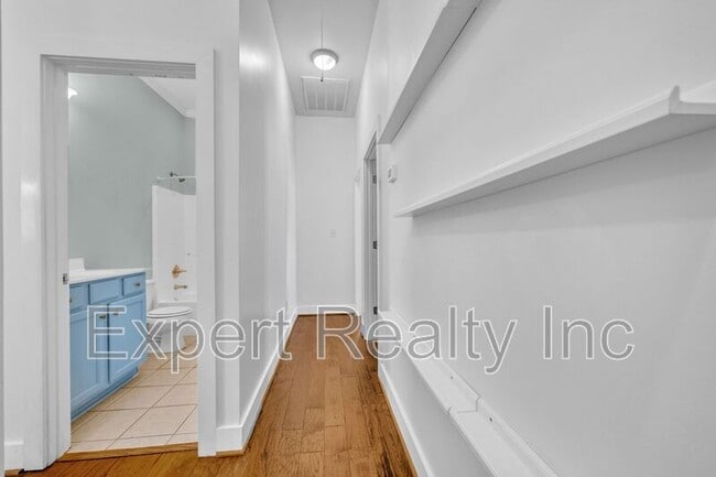 Building Photo - 6285 S Clubview Cir