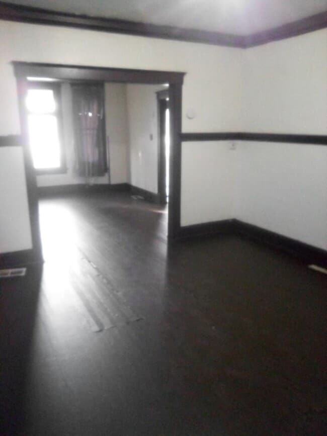 Building Photo - Get $300 off your first month’s rent– Ready for Move-In!