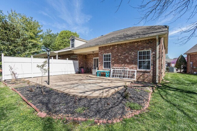 Building Photo - BEAUTIFUL CONDO, WALKING DISTANCE TO MTSU CAMPUS!