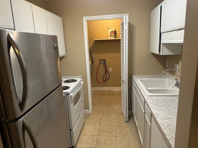 Building Photo - 23 Greenbriar*