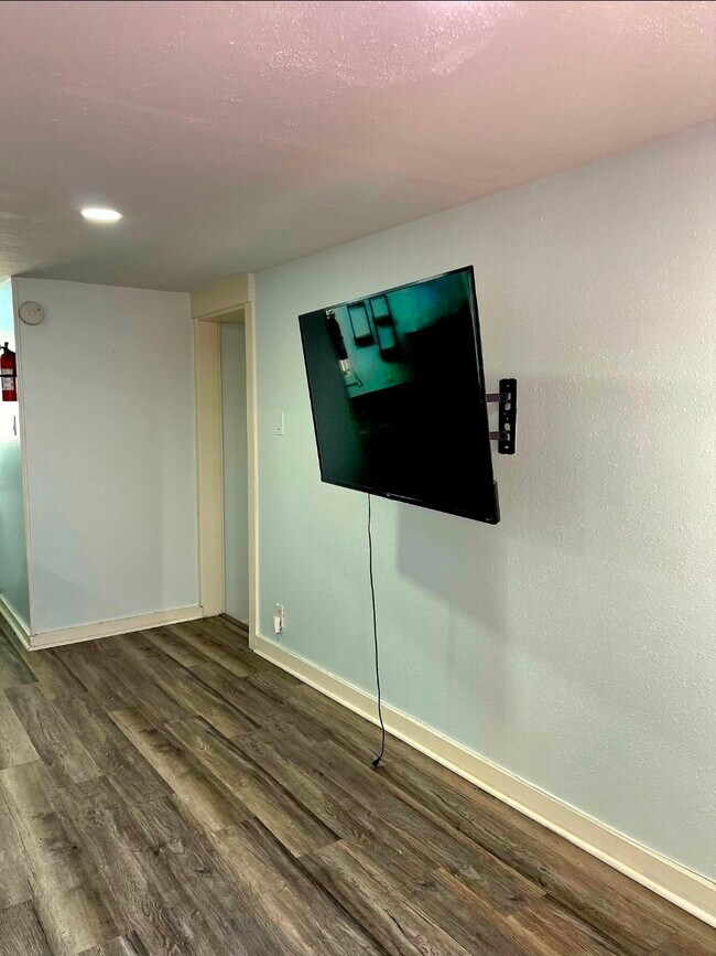 Building Photo - 2606 Stanford St