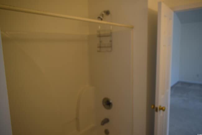 Building Photo - 201 Vesta Dr