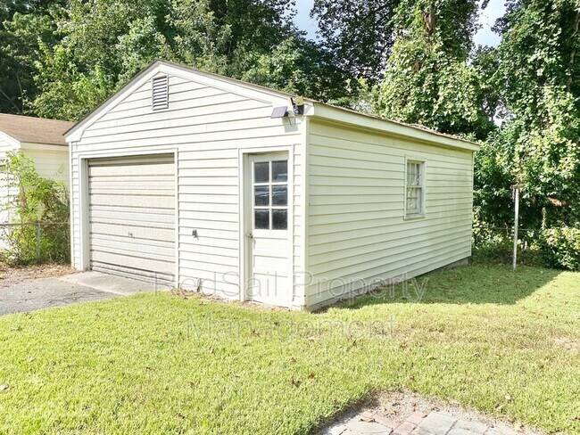 Building Photo - 729 Milton Dr