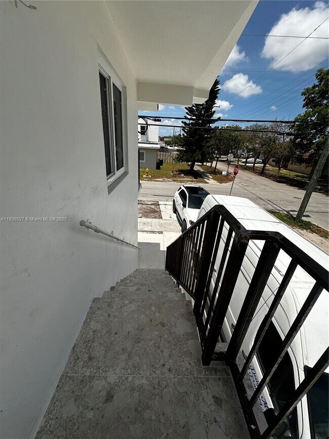 Building Photo - 828 NW 23rd Ct