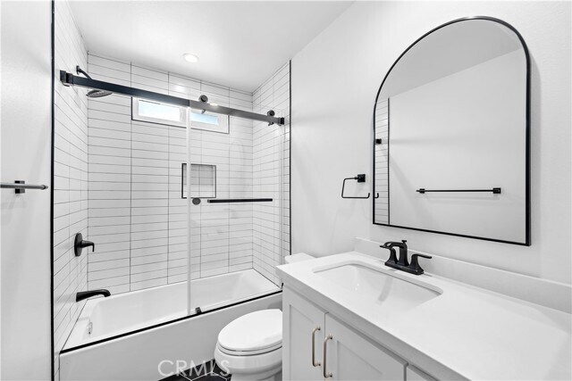 Building Photo - 223 Avenida Victoria