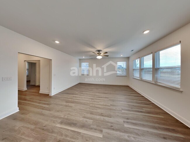Building Photo - 218 Malayna Dr S
