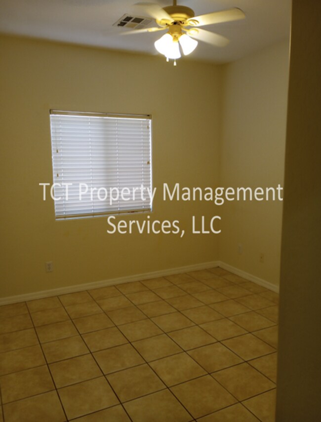 Building Photo - 3 bed/2 bath plus den in Surprise Farms