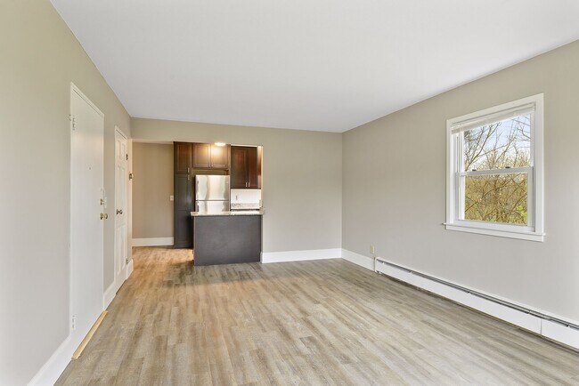 Building Photo - Large Remodeled 2 Bedroom