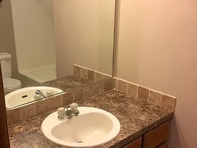 Building Photo - N Willow Dr Duplex