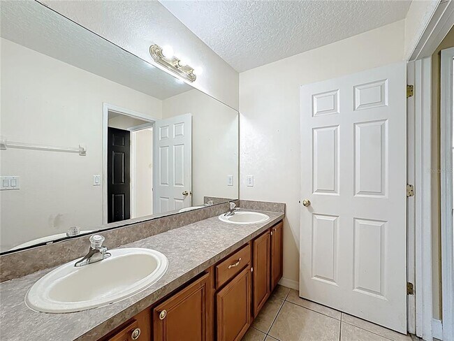 Building Photo - 9551 Bennington Chase Dr