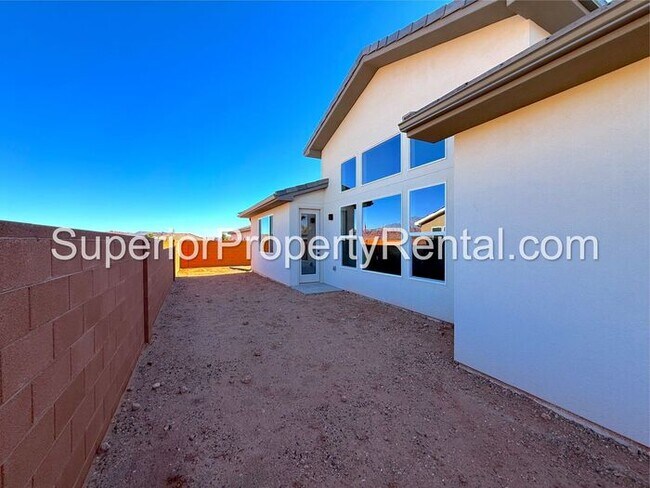 Building Photo - New 3 bed, 2.5 bath with 2 car garage home