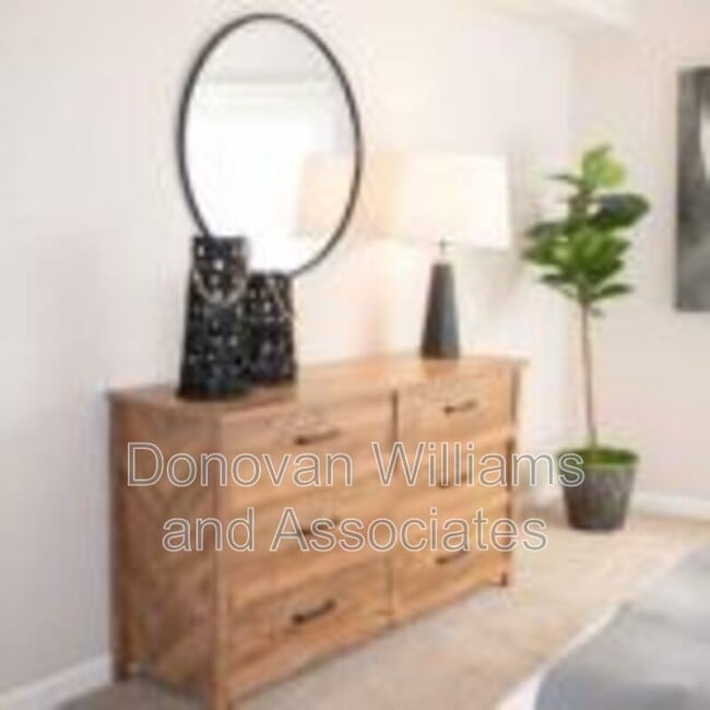 Building Photo - 2207 Kilborne Dr